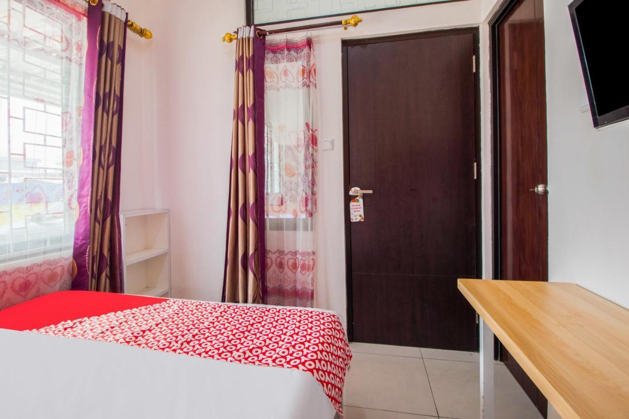 Oyo 3256 Rukost I8 Hotel Karawang Eksteriør billede