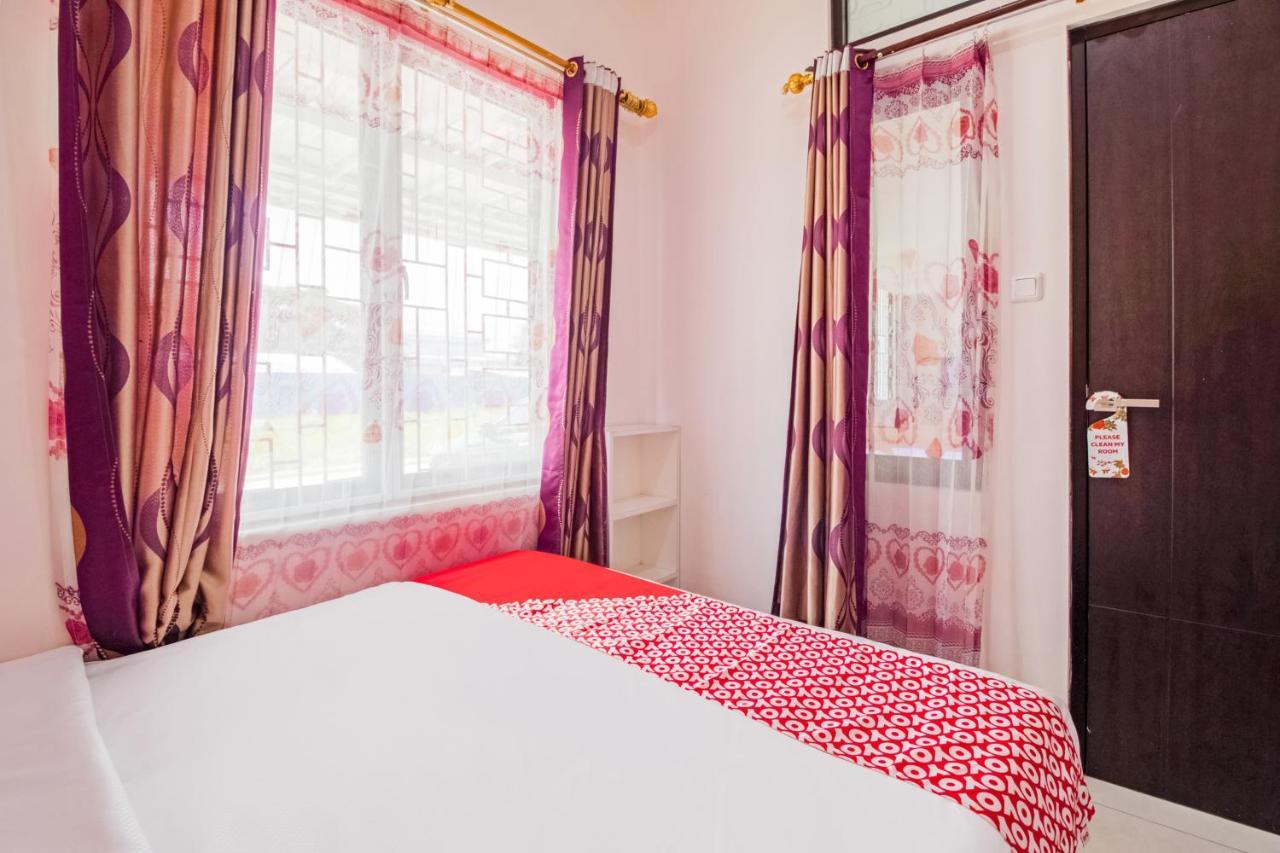 Oyo 3256 Rukost I8 Hotel Karawang Eksteriør billede