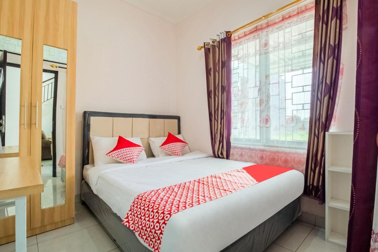 Oyo 3256 Rukost I8 Hotel Karawang Eksteriør billede
