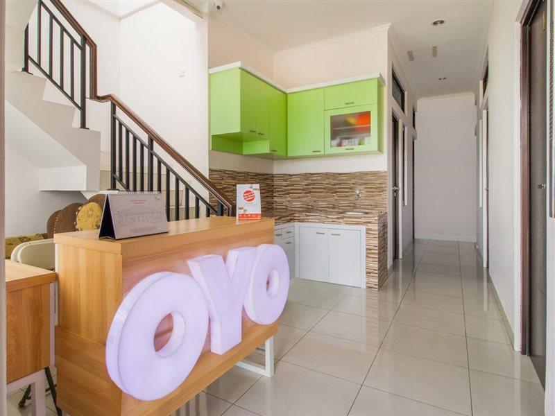 Oyo 3256 Rukost I8 Hotel Karawang Eksteriør billede