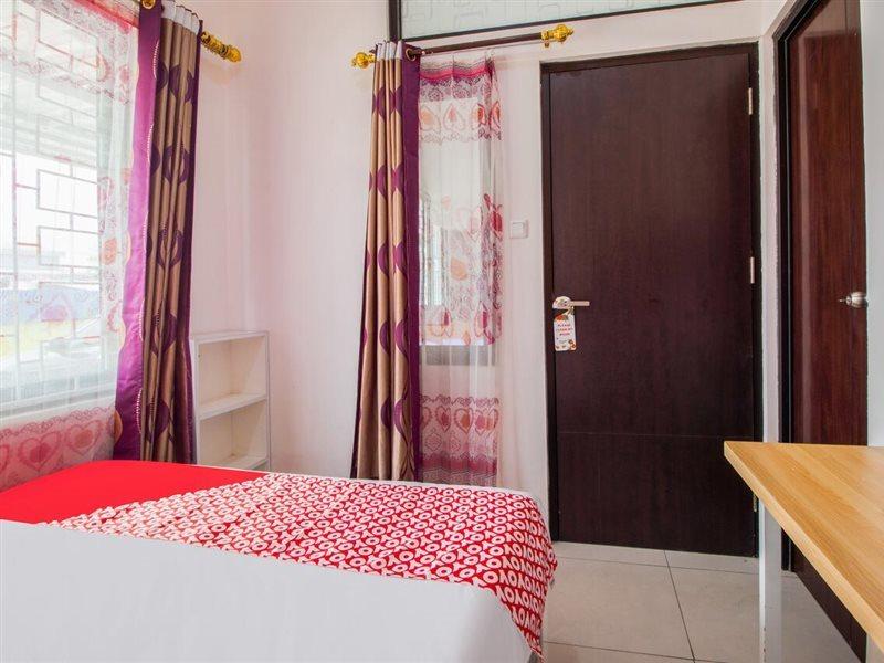 Oyo 3256 Rukost I8 Hotel Karawang Eksteriør billede