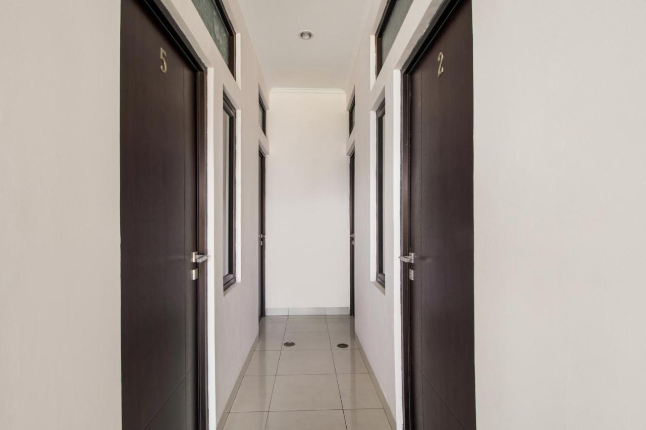 Oyo 3256 Rukost I8 Hotel Karawang Eksteriør billede