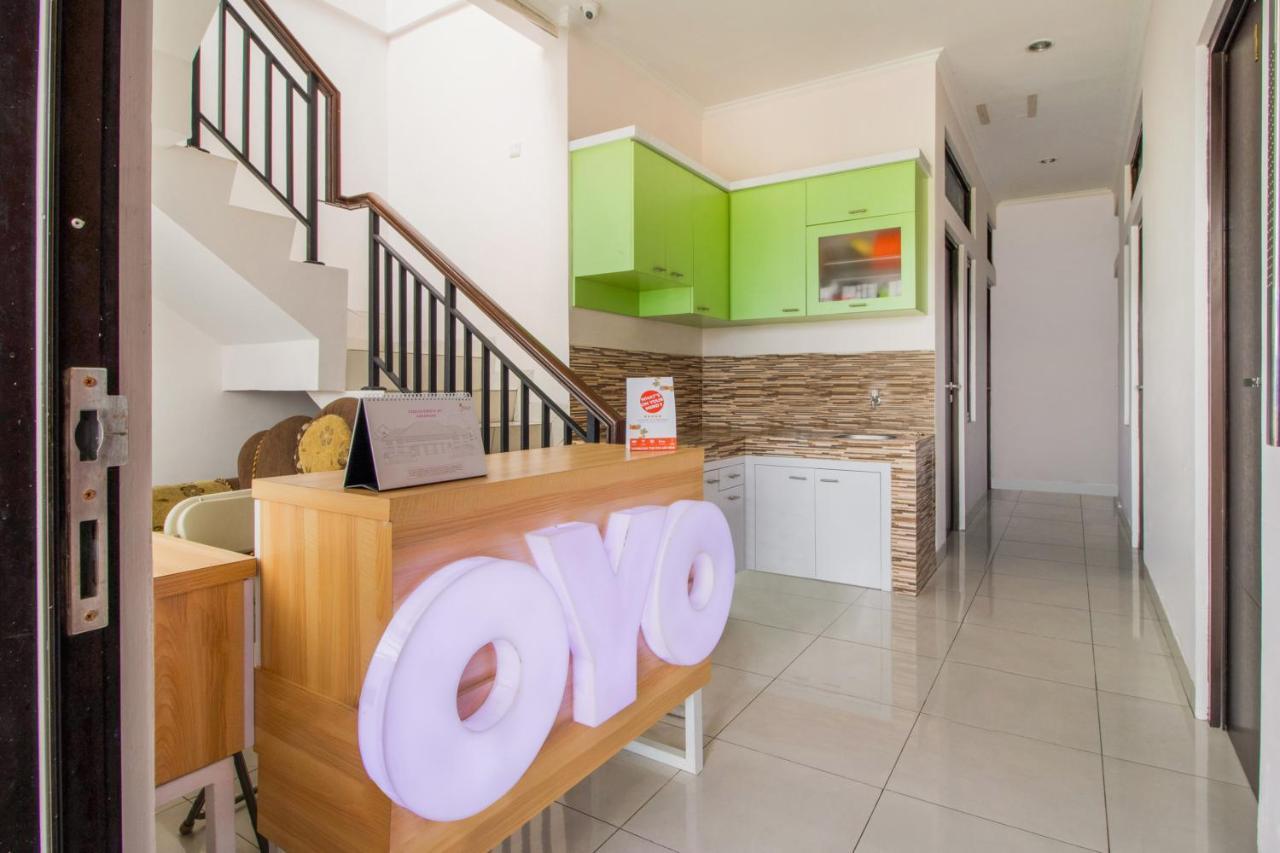 Oyo 3256 Rukost I8 Hotel Karawang Eksteriør billede