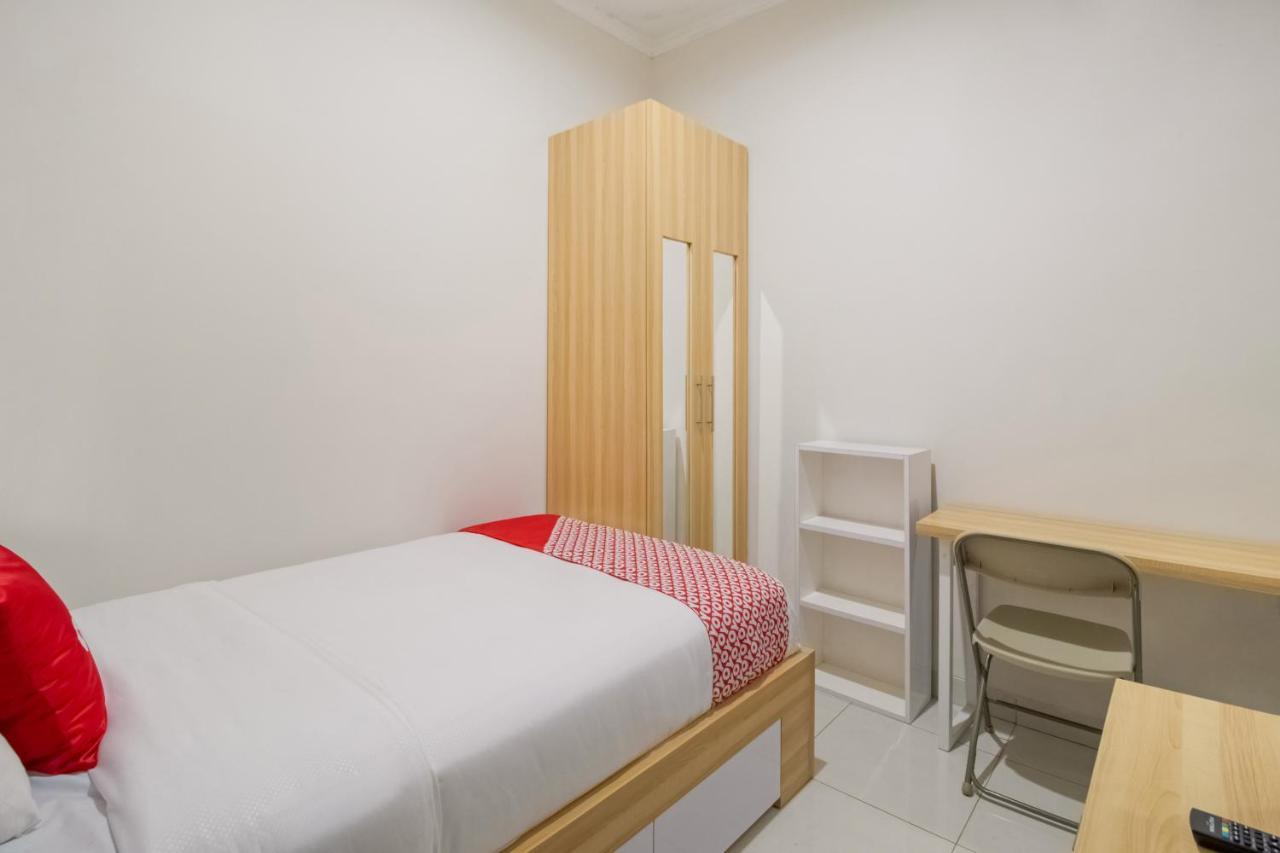 Oyo 3256 Rukost I8 Hotel Karawang Eksteriør billede