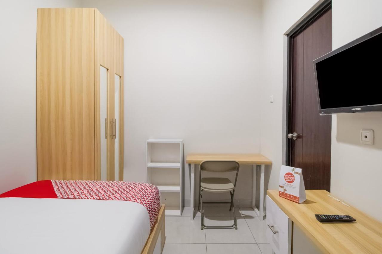 Oyo 3256 Rukost I8 Hotel Karawang Eksteriør billede